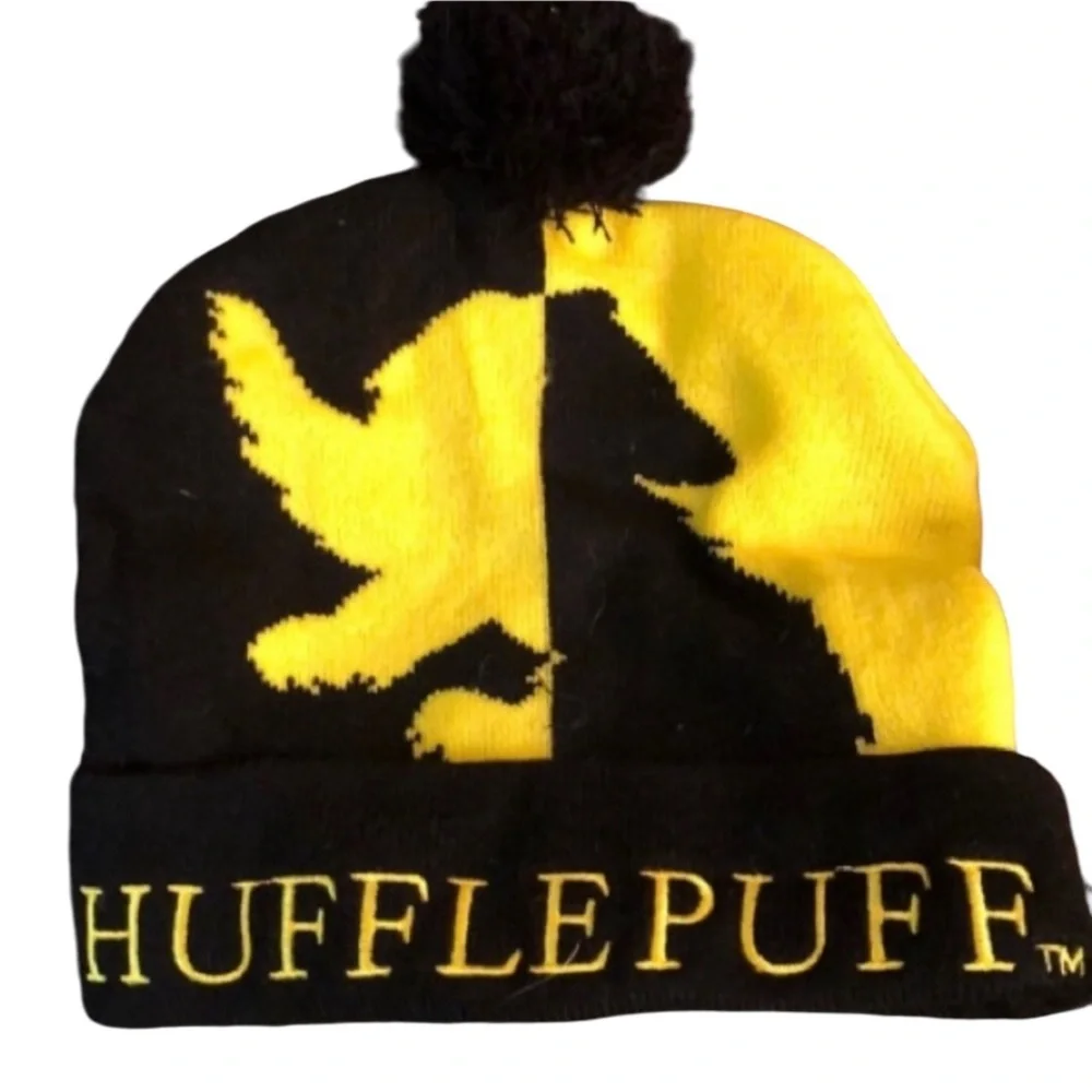 Harry Potter Hufflepuffer Navy & Yellow knit hat w/ pom pom NWOT